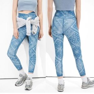 AMERICAN EAGLE The Lightweight Everything 7/8 Leggings Blue Bandana Kerchief S